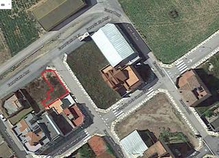 Terreny residencial a Sta anna 24. Solar urbano esquinero en laldea