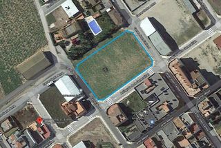 Terreny residencial a Borda 22. Solar urbano con fachada a cuatro calles en laldea