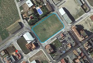 Terreny residencial a Borda 22. Solar urbano con fachada a cuatro calles en laldea