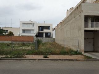 Terreny residencial a Calle cervantes 154. Solar largo en zona valletes