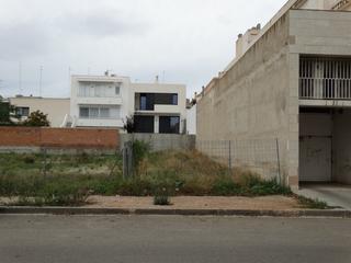 Residential Plot in Cervantes 154. Solar largo en zona valletes