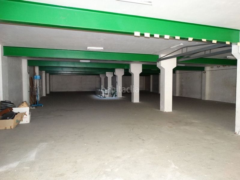 Foto 2aa9dcdf-dc0f-4c6d-815e-25a08b8a3dc1. Local comercial en calle ronda 40 excelente i amplio local comercial en el centro en Amposta