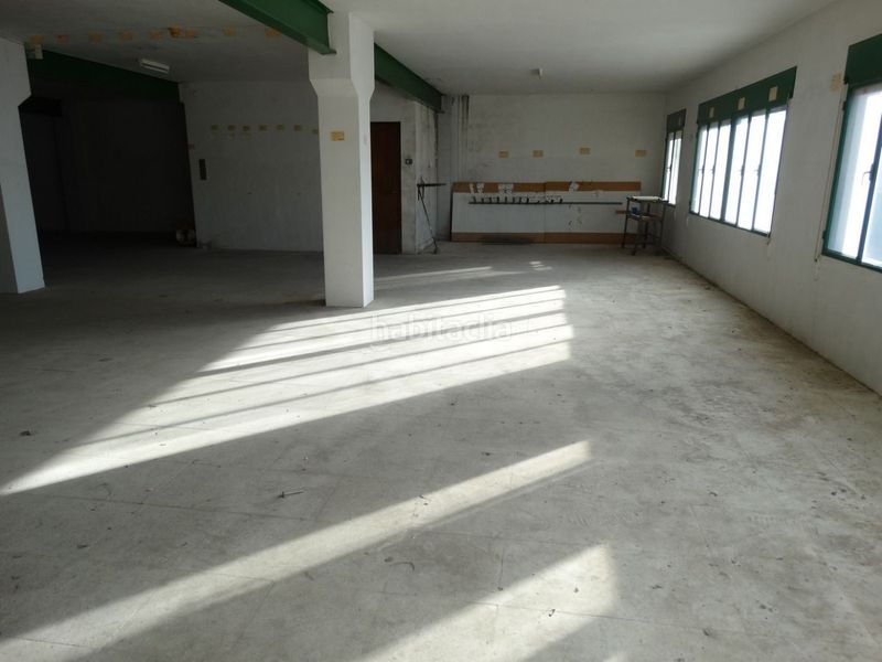 Foto 686c3555-9b16-4e39-95e7-0e898583a3ef. Local comercial en calle ronda 40 excelente i amplio local comercial en el centro en Amposta