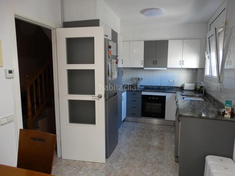 Foto 81e1cbe3-e4b0-42e2-b8fe-d969d628af85. Casa adossada a estacio de l' 17 a Aldea (L´)