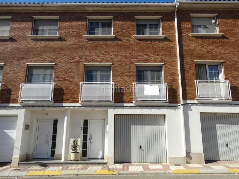 Foto c8e90e4b-4032-479c-8770-2b32c6ee7284. Casa adossada a estacio de l' 17 a Aldea (L´)
