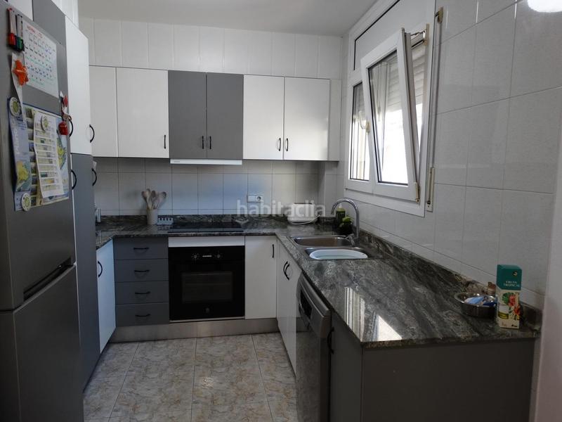 Foto fcdf3840-b035-4f4d-b98c-5c723eaf86a1. Casa adossada a estacio de l' 17 a Aldea (L´)