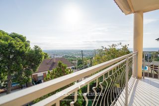 Casa a Montmar. Chalet con vistas únicas en castelldefels