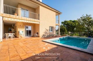 Maison à Montmar. Exclusiva propiedad en montemar, cerca del centro y con vistas a