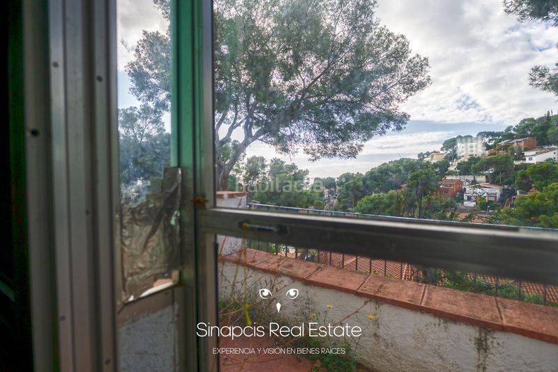 Foto f665d001-a470-44c4-8c46-7ee2a0e209e3. Casa amb xemeneia aparcament piscina a Bellamar Castelldefels
