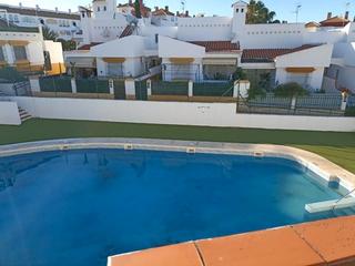 Doppelhaus  Calle colibrí. Gran casa de una sola planta en triana i, el portil