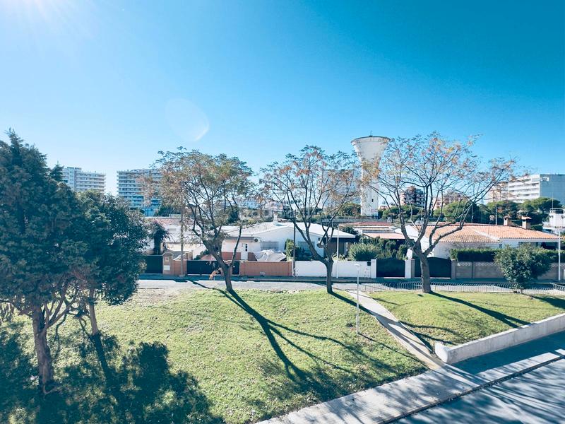 Foto 5c90862b-a1c1-40d1-8de1-fe3c3f90ac2a. Casa adossada amb aparcament a Punta Umbría