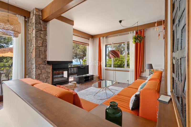 Foto 2ba336d3-8cff-40eb-9be5-134e2e9d31ec. Lloguer casa amb xemeneia aparcament piscina a Bellamar Castelldefels