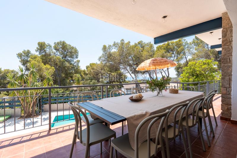 Foto a22ff46e-dcb2-46ad-9650-398b6537117f. Lloguer casa amb xemeneia aparcament piscina a Bellamar Castelldefels