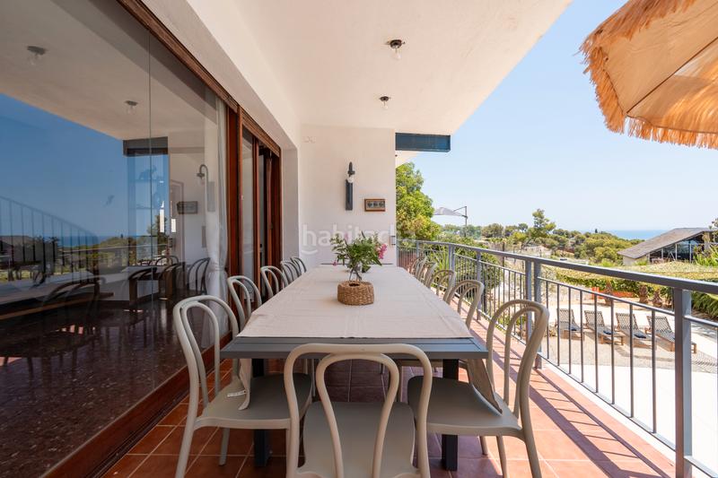 Foto a3da6bdb-aad8-4427-a387-f917d3e91f4c. Lloguer casa amb xemeneia aparcament piscina a Bellamar Castelldefels