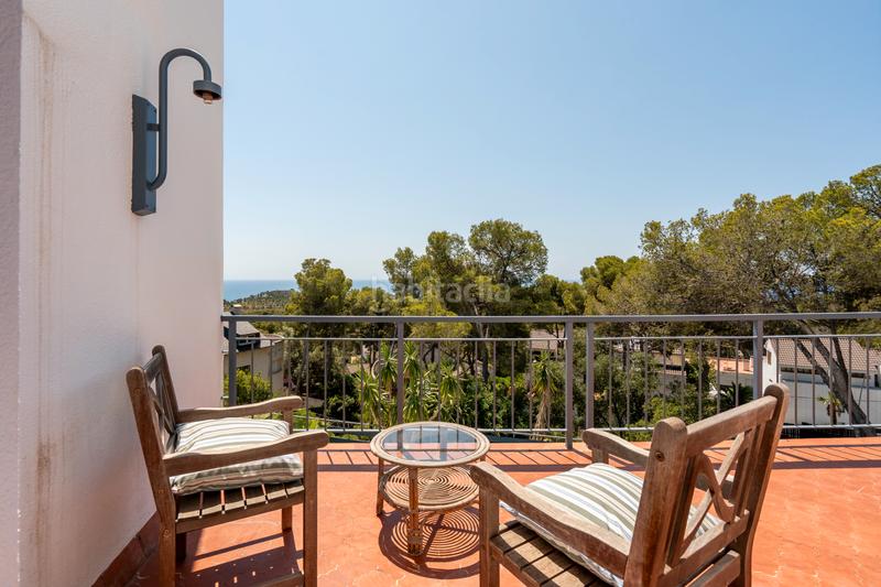 Foto e55f5275-8d1b-4827-85a0-3748b6fcdab5. Lloguer casa amb xemeneia aparcament piscina a Bellamar Castelldefels