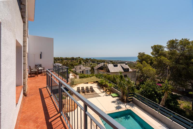 Foto e8e59baf-9a32-4f0b-a789-92fea236186e. Lloguer casa amb xemeneia aparcament piscina a Bellamar Castelldefels