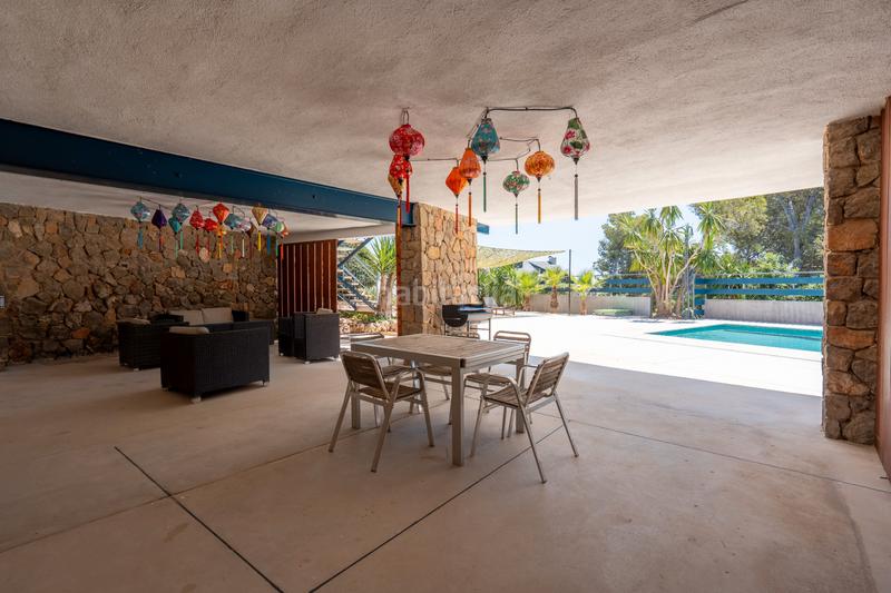 Foto f9c8272a-1235-406c-a2d8-00b1a2a81dc4. Lloguer casa amb xemeneia aparcament piscina a Bellamar Castelldefels