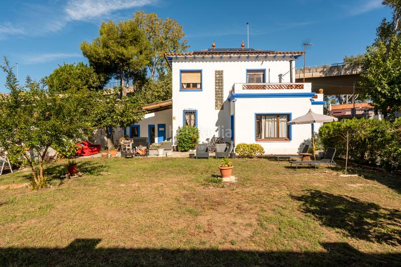 Foto 3bed07c8-04dc-4c97-95d7-8bf9bdb966fc. Location maison avec cheminée dans Les Botigues Castelldefels