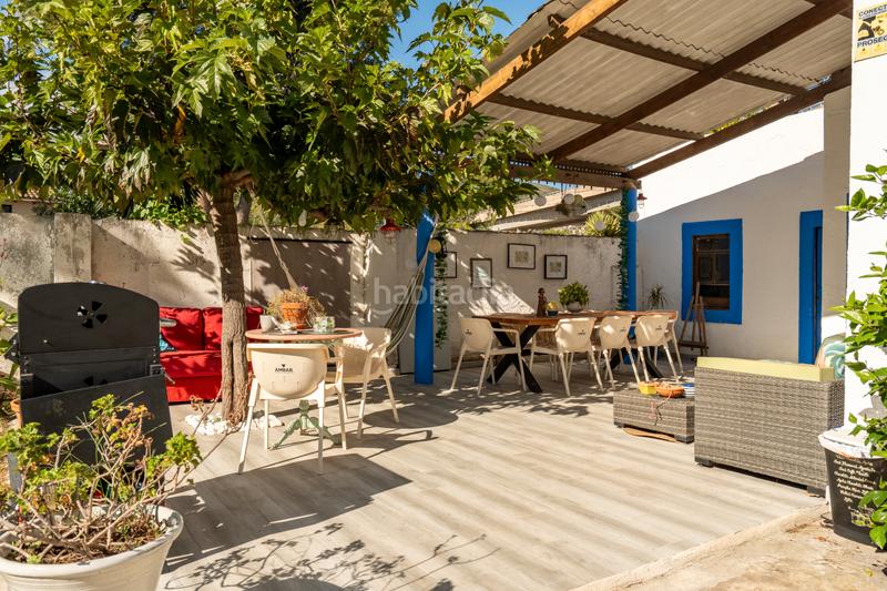 Foto f89c569f-6556-4f9d-ae18-b7fca137be10. Rent house with fireplace in Les Botigues Castelldefels