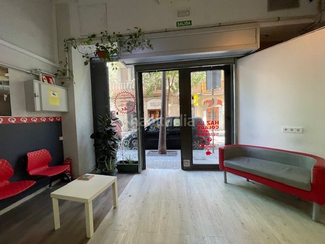 Foto 9c4476dd-5566-49d6-8a04-d459378885bb. Local comercial amb calefacció a Sants Barcelona