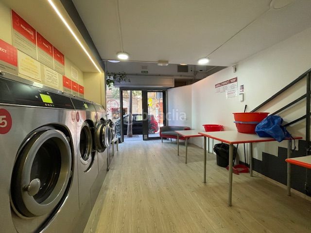 Foto ce61efdc-805b-49ab-b572-6464312ef56d. Local comercial amb calefacció a Sants Barcelona