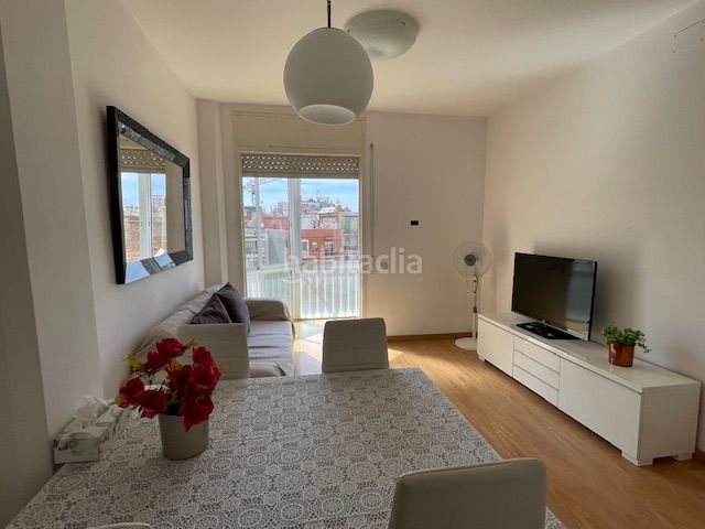 Foto bc98d60a-296f-4c2e-a3f8-ce925f072537. Piso en Sagrada Família Barcelona