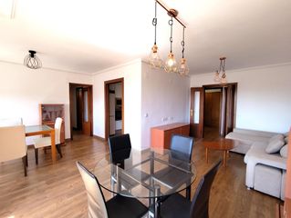 Flat in Calle MONESTIR DE POBLET 18