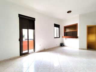 Flat  Avenida dr peset aleixandre. Vivienda con cocina americana