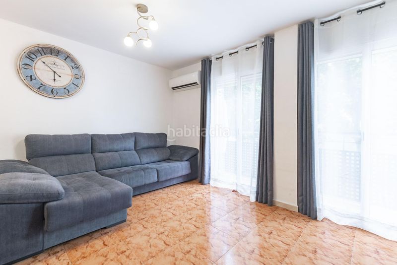 Foto 5e65f4a4-c0a2-45b7-91a7-c6075fe0b69a. Casa adossada amb aparcament a Avenida de Abril-9 de Octubre Sagunt