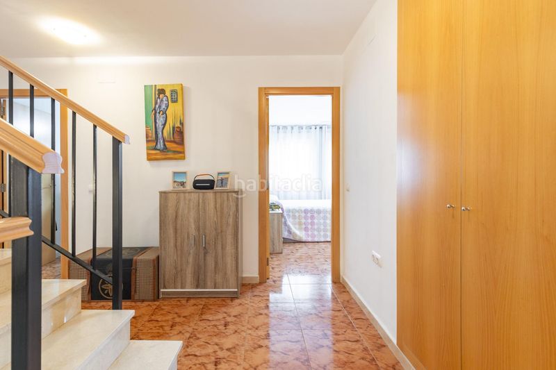 Foto a3b350d9-4458-4e55-8d44-f0dbc699e10e. Casa adossada amb aparcament a Avenida de Abril-9 de Octubre Sagunt