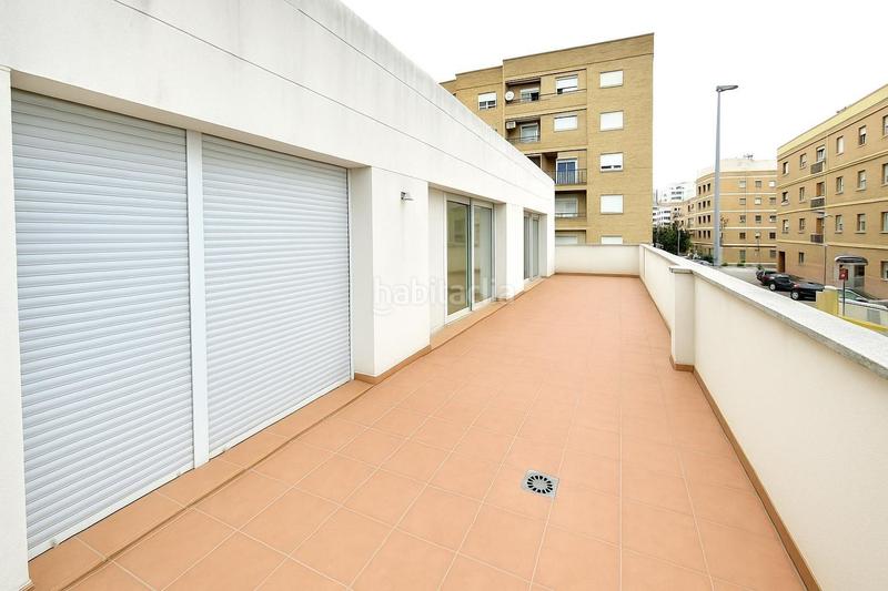 Foto 557858d5-c93c-4de5-812d-1fdd2dfd8869. Alquiler local comercial en nou d'octubre 9 local comercial a estrenar en Paterna