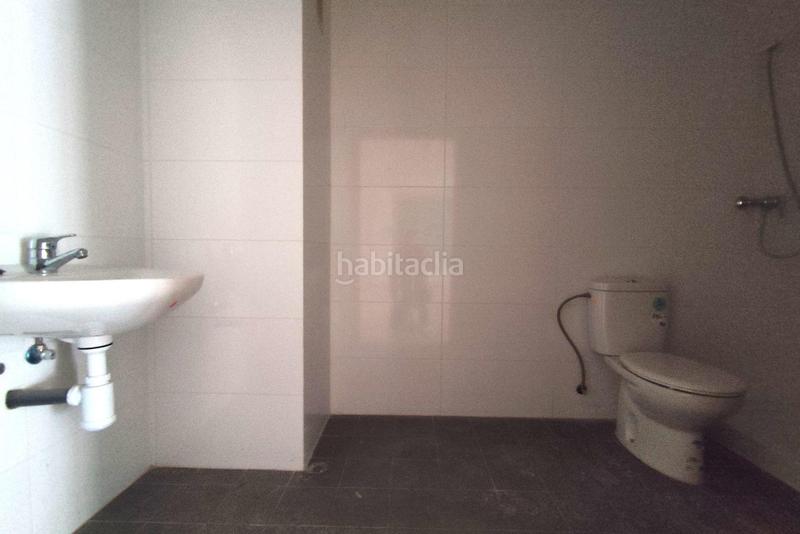 Foto 09ab0040-9c03-422c-bfba-052c6262d3dd. Location local commercial dans nou d'octubre 9 dans Paterna