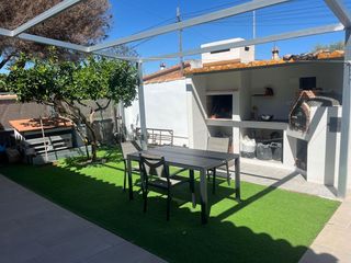 Chalet in Los Gallos. Oportunidad de inversión: complejo turístico en funcionamiento e