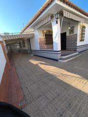 Maison à Sanlúcar la Mayor. Casa en venta en sanlúcar la mayor, 3 dormitorios.