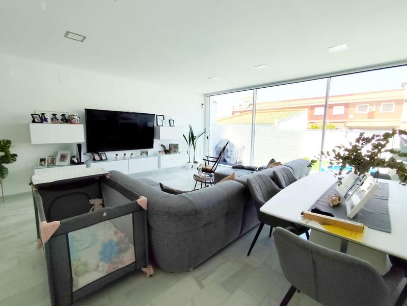 Foto c57babe4-f54c-4367-823a-0a1a510686c2. Casa adosada adosado en venta en huevar, 2 dormitorios. en Huévar
