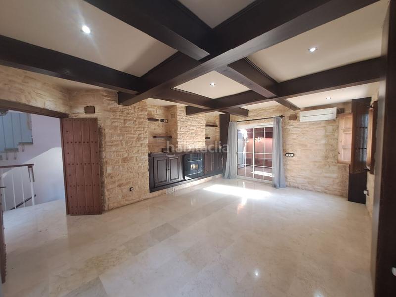 Foto 1be6e039-4ef6-4d00-88e2-3427be4b902c. Casa amb calefacció aparcament piscina a Urbadiez - Entrepuentes Sevilla