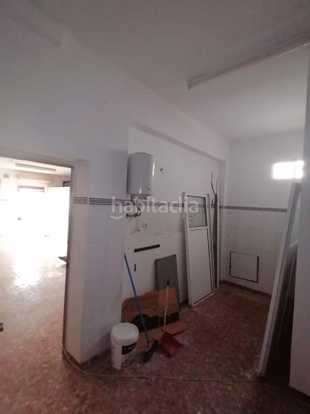 Foto 694235d6-df61-4035-85df-08c552f8cd68. Lloguer local comercial a Torreblanca Sevilla