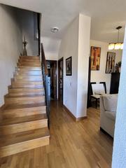 Maison jumelée à Huévar. Adosado en venta en huevar, 3 dormitorios.