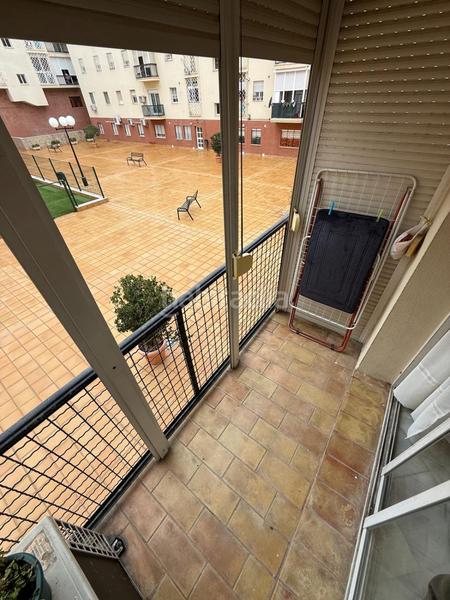 Foto f7b1b9c2-d317-4b49-90e8-e44a62fef4d7. Flat with parking in colores - entreparques Sevilla