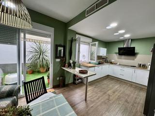 Reihenhaus  Músico josé salazar rodríguez. Adosado en venta en utrera, 5 dormitorios.