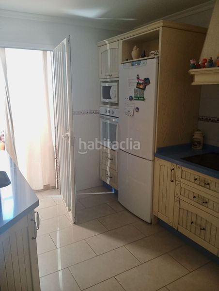 Foto 442aee81-2086-4a3e-a02c-06aa3857b801. Casa adossada amb calefacció aparcament a Umbrete