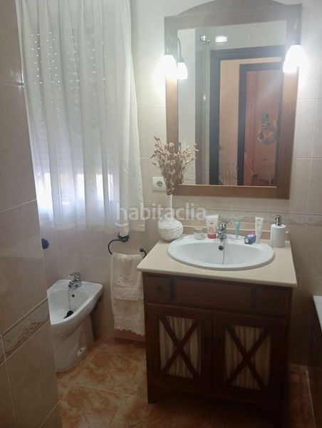 Foto 5881f901-7d5c-4791-84fc-f256382ac1f5. Casa adossada amb calefacció aparcament a Umbrete