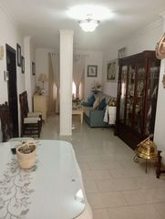 Casa adosada en Umbrete. Adosado en venta en umbrete, 4 dormitorios.