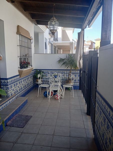 Foto cf554509-82ce-46ae-8266-ce1590834587. Casa adossada amb calefacció aparcament a Umbrete
