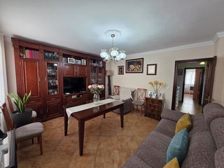 Etagenwohnung  Velázquez. Piso en venta en carmona, 2 dormitorios.