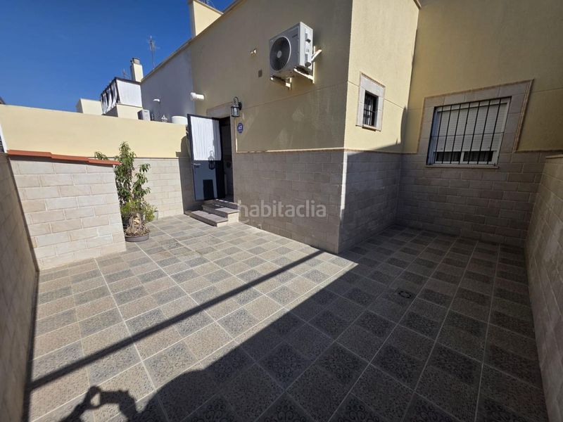 Foto b4d1d687-9663-45f5-ab6c-c45a1ad1d1af. Casa amb aparcament a Palmete Sevilla