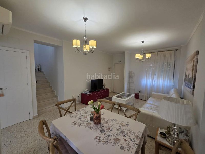 Foto d5bac8c8-f9cd-42e8-85a9-f1fd9cf583e6. Casa amb aparcament a Palmete Sevilla