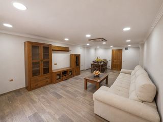 Casa  Balompié. Casa en venta en sevilla este, 4 dormitorios.