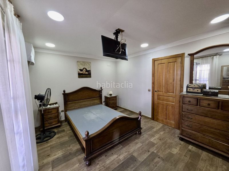 Foto dd9ffa27-8ff1-4e07-9a80-05a21787b384. Casa a colores - entreparques Sevilla