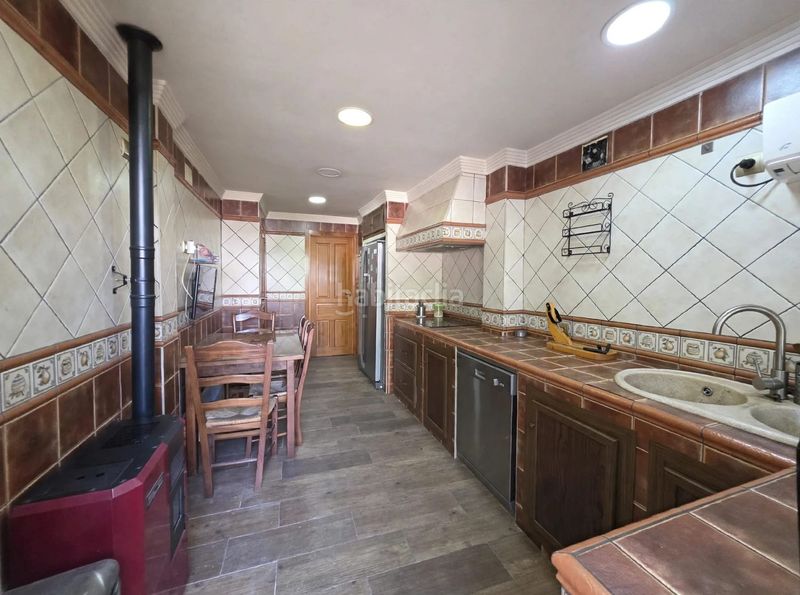 Foto e49aae40-eb70-4da7-8a1b-3e89f95c4a51. Casa a colores - entreparques Sevilla